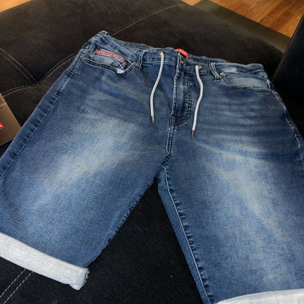 Guess shorts - Picture 3 of 5